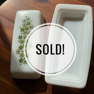 ***SOLD*** 
Pyrex Spring Blossom Green Butter dish with the lid model 72-B nr 32